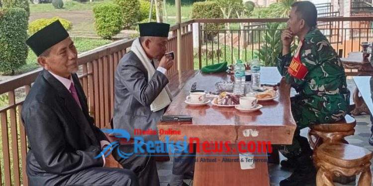 Danramil 2203/Warungkiara Kapten Inf Agus Rahman Laksanakan Komsos Bersama Pimpinan Pondok Modern Assalam Putri