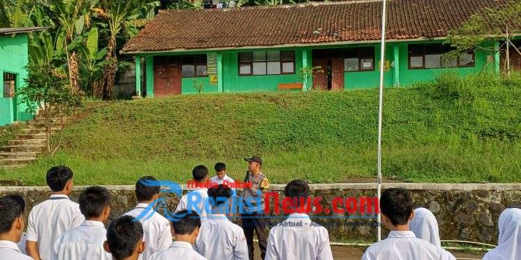 Polsek Cibadak Gerak Cepat Police TonSchool, Tanamkan Nilai Disiplin dan Antinarkoba di SMK Bina Mandiri
