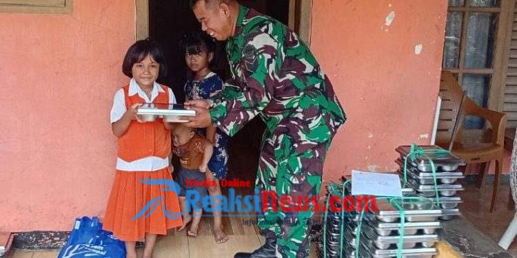 Serka Enceng Dampingi Pendistribusian MBG di Wilayah Koramil 2203/Warungkiara