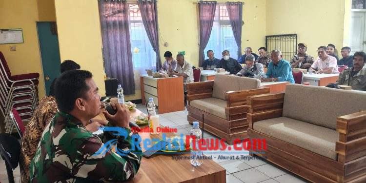 Danramil 2203/Warungkiara Kapten Inf Agus Rahman Sosialisasikan Koperasi Merah Putih kepada 19 Kepala Desa