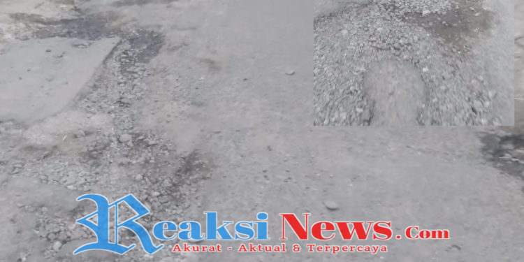 Jalan Kabupaten Cikukulu – Caringin Yang Berlubang, Warga Minta Pemda Segera Memperbaiki