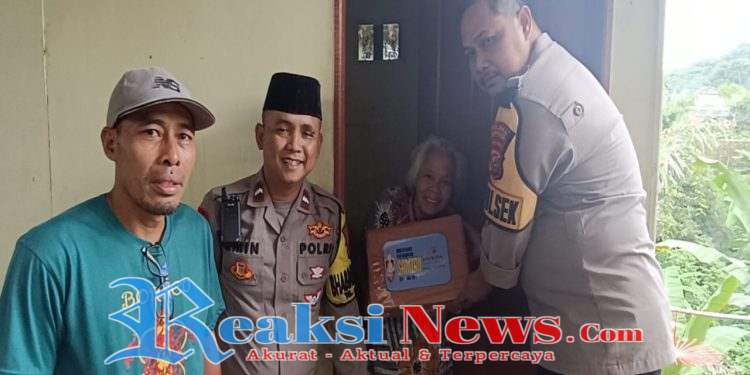 Kapolsek Cibadak Gelar Jum’at Berkah, Kunjungi Janda Sepuh dan Cucu Yatim Piatu