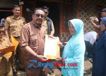 Monitoring Huntap Nyalindung, Bupati Minta Penerima Manfaat Merawatnya Sebaik Mungkin