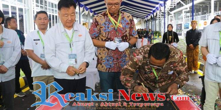 Bupati Resmikan Pembangkit Listrik Tenaga Surya Atap, Dukung Pengurangan Emisi Rumah Kaca