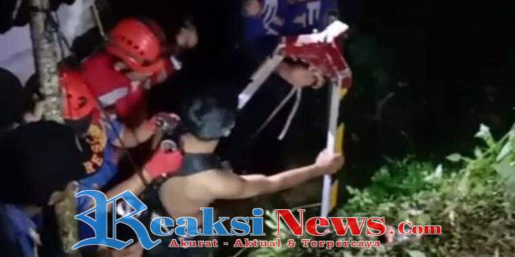 Dramatis, Dinas Damkar dan Penyelamatan Berhasil Evakuasi Korban Jatuh Ke Sumur