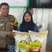 Bhabinkamtibmas Terus Aktif Dampingi Masyarakat, Salurkan Bantuan Pangan di Jayamekar