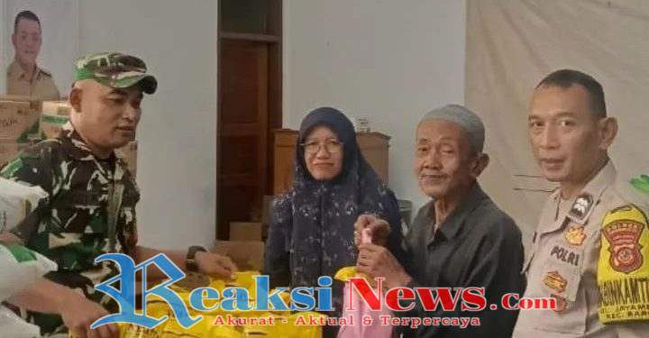 Bhabinkamtibmas Monitoring Penyaluran Bantuan Pangan di Kelurahan Baros, Pastikan Tepat Sasaran dan Kondusif