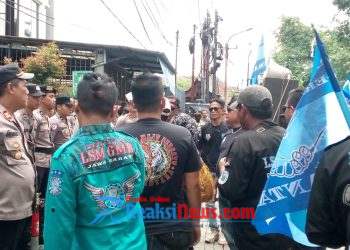 Aksi Demo LSM GMBN di Pengadilan Negeri Sukabumi Ricuh, Pagar Rusak dan Satu Massa Terluka