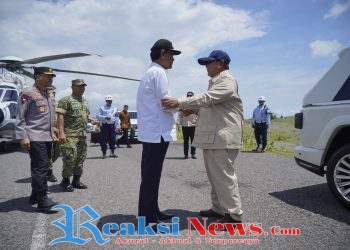 Momen Kompak Prabowo Semobil “Maung” Bersama Sri Sultan Hamengkubuwono X