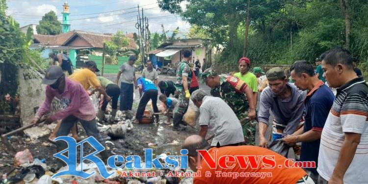 Babinsa Koramil 0607-02/ Sukabumi Selatan Gelar Kegiatan Jumsih di Kelurahan Cikondang