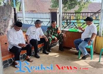 Kapten Inf Agus Rahman, Danramil 2203/Warkir, Laksanakan Komsos Bersama Camat dan Kades untuk Percepatan Pembentukan Koperasi Desa Merah Putih