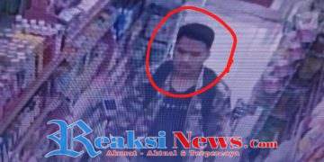 Pria Terekam CCTV Curi Barang di Minimarket Alfamart Cikembar