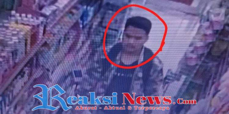 Pria Terekam CCTV Curi Barang di Minimarket Alfamart Cikembar