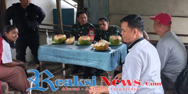 Peltu Andi Danpos Bantargadung Koramil 2203/Warungkiara Gelar Komsos Bersama Tokoh Masyarakat, Perkuat Stabilitas Sosial di Desa Bantargadung