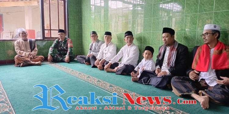 Sertu H. Agus Koramil 2203/Warungkiara Wakili Danramil hadiri Khotam Akbar tingkat Kecamatan