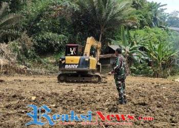 Kopka Roni Koramil 2203/Warungkiara Dampingi Penyiapan Lahan Koperasi Desa Merah Putih di Bantargebang