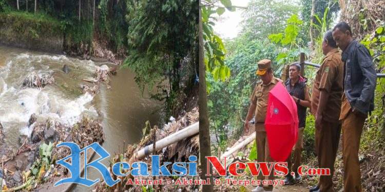 Akibat diguyur hujan deras, bendungan sungai warung kalapa jebol. Yudi Camat Lembursitu dan jajaran DPUTR Kota Sukabumi respons cepat turun langsung ke lokasi