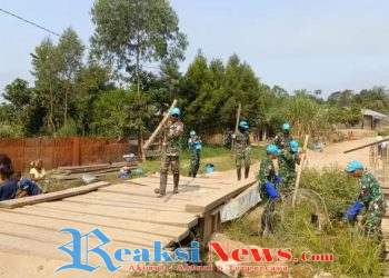 Batalyon Zeni Tempur 10 Kostrad Bangun Jembatan Penyebrangan