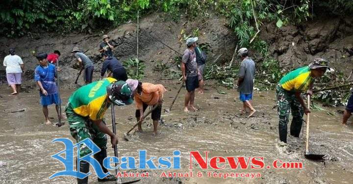 Pos Guntembawang Satgas Pamtas RI-Malaysia Yonarhanud 1 Kostrad dan Warga Bersihkan Bendungan PLTA Guntembawang