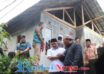 Wabup Serahkan Rumah Layak Huni Kepada Penerima Manfaat di Desa Jayabakti Cidahu