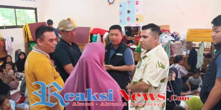 Tinjau Kondisi Warga di Lokasi Gerusan Sungai Cidadap, Wabup Pastikan Kebutuhan Dasar Terpenuhi