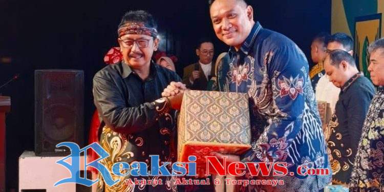 Fashon & Culinary Nite 2025, Upron Jas Moderen Bapeda Raih Juara Favorit