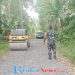 Serma Widiyanto Koramil 2203/Warungkiara Laksanakan Monitoring Pembangunan Jalan di Kampung Bojong Koneng Desa Limusnunggal
