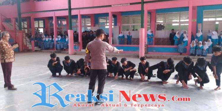 Drama Tawuran yang Bikin Haru, Siswa SMPN 2 Cibadak Kejutkan Guru di Hari Guru Nasional 2025