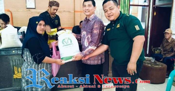 Bantuan Pangan Cair di Wanasari,480 KPM Terima Beras & Minyak, Camat Surade: “Sangat Membantu Warga Kami!”