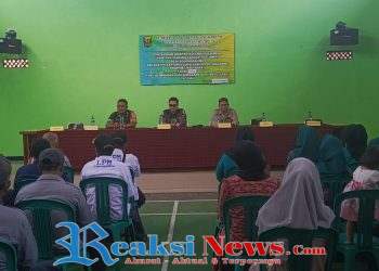 Sertu Iyan Koramil 2203/Warungkiara Hadiri Penyaluran Insentif LPMD, PKK, Karang Taruna, dan Satlinmas di Desa Bojonggaling