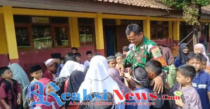 Danramil 2203/Warungkiara Kapten Inf Agus Rahman Sosialisasikan MBG di SDN Bantarkalong