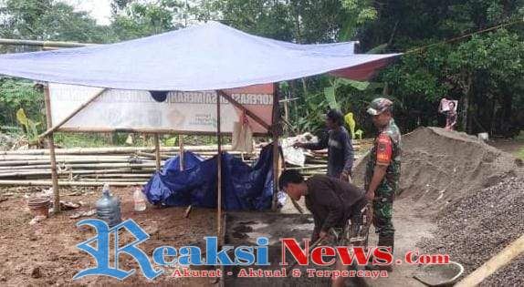 Babinsa Mangunjaya Serka Slamet Koramil 2203/Warungkiara Dampingi Pembangunan KDMP