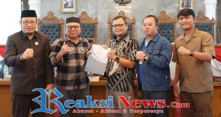 Dua Panitia Kerja DPRD Kota Sukabumi Serahkan Rekomendasi Hasil Kerja Kepada Pimpinan DPRD