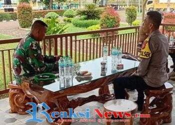 Perkuat Sinergitas, Danramil 2203/Warungkiara Laksanakan Komsos Bersama Kapolsek Warungkiara