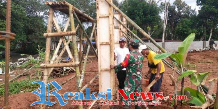 Babinsa Mangunjaya Serka Slamet Koramil 2203/Warungkiara Dampingi Pembentukan Koperasi Desa Merah Putih