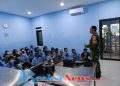 Danramil 2203/Warungkiara Kapten Inf Agus Rahman Beri Pengarahan Disiplin kepada Karyawan SPPG, Tekankan Optimalisasi Distribusi MBG Selama Libur Sekolah