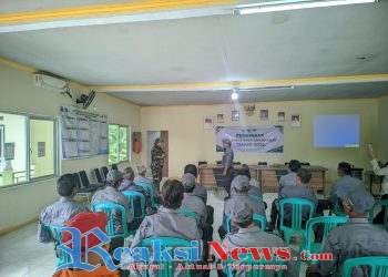 Babinsa Sukaharja Serka Enceng Koramil 2203/Warungkiara Laksanakan Monitoring Pembagian Insentif Linmas