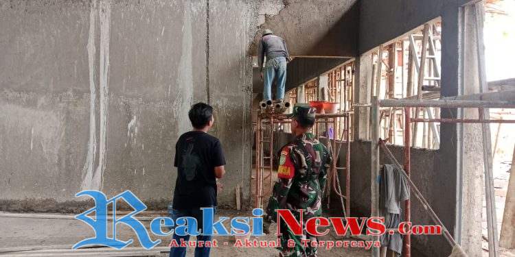 Babinsa Bantargadung Serka Didik Susanto Koramil 2203/Warungkiara Dampingi Revitalisasi SMK Taruna Tunas Bangsa, Wujud Sinergi TNI dan Dunia Pendidikan