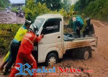 Hujan Deras Menguyur Sukabumi, Jalan Nasional Kiara 2 Sukabumi Tertutup Longsor, Satlantas Polres Sukabumi Gerak Cepat