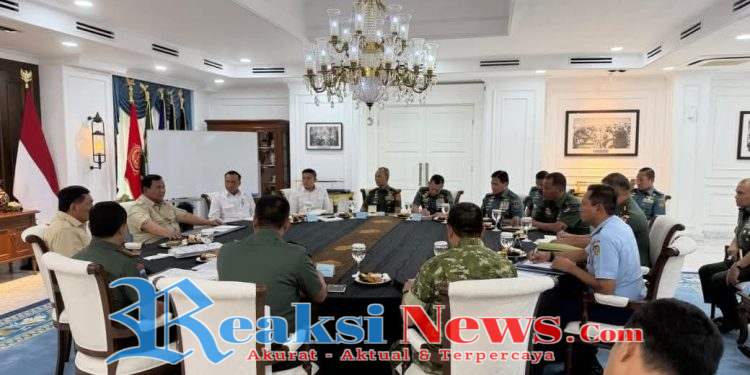 Presiden Prabowo Gelar Pertemuan Rutin dengan Pimpinan TNI di Istana