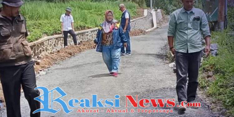 PU Sukabumi Awasi Kualitas Pekerjaan, Perbaikan Jalan Mekarjaya – Tagoglalay Usai Viral