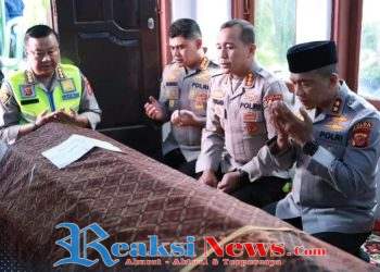 Kapolda Jabar Takziah ke Rumah Duka Almarhum Ipda Anumerta Hendra Kurniawan
