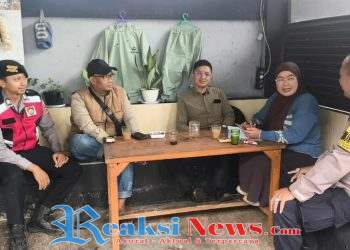 Hadir bersama warga Bhabinkamtibmas Sambang sampaikan pesan kamtibmas