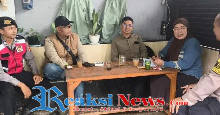 Hadir bersama warga Bhabinkamtibmas Sambang sampaikan pesan kamtibmas