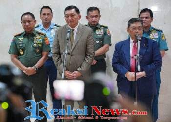 Panglima TNI Dampingi Menhan RI Rapat Kerja dengan Komisi I DPR RI