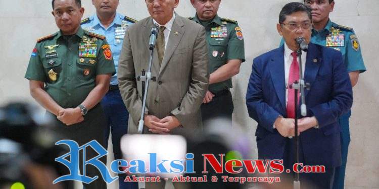 Panglima TNI Dampingi Menhan RI Rapat Kerja dengan Komisi I DPR RI