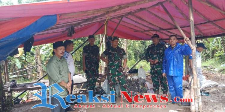 Danramil 2203/Warungkiara dan Kades Hegarmanah Dampingi Dandim 0622/Sukabumi Tinjau Pembangunan Koperasi Desa Merah Putih