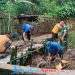 Babinsa Ubrug Sertu Nasruloh Koramil 2203/Warungkiara Gelar Kerja Bakti Bersama Warga