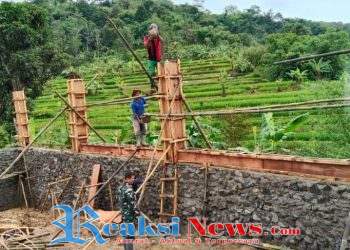 Babinsa Desa Tarisi Serka Dodi Koramil 2203/Warungkiara Dampingi Pembangunan Koperasi Desa Merah Putih