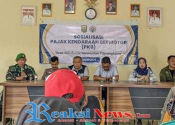 Babinsa Sukaharja Serka Enceng Koramil 2203/Warungkiara Hadiri Sosialisasi Pajak Kendaraan Bermotor di Aula Desa